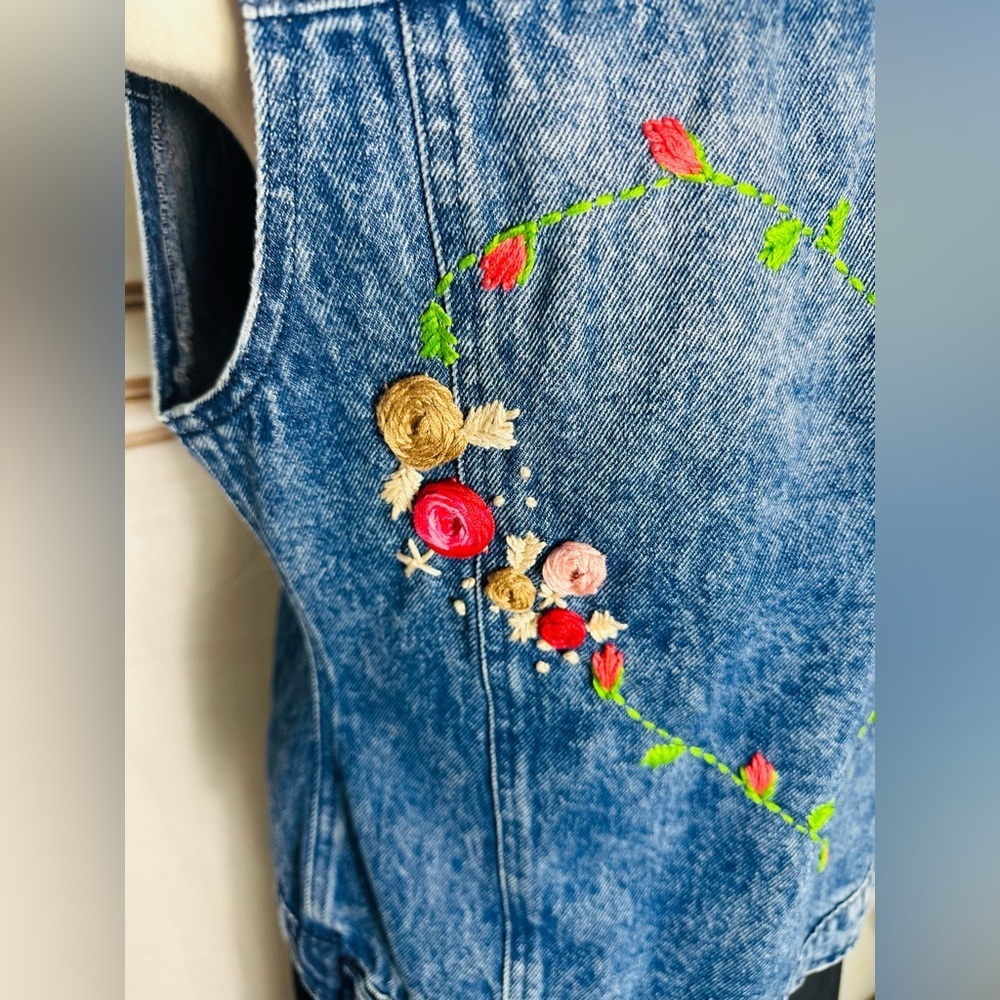 Embroidered Floral Heart Denim Vest - Blue - Picture 3 of 10